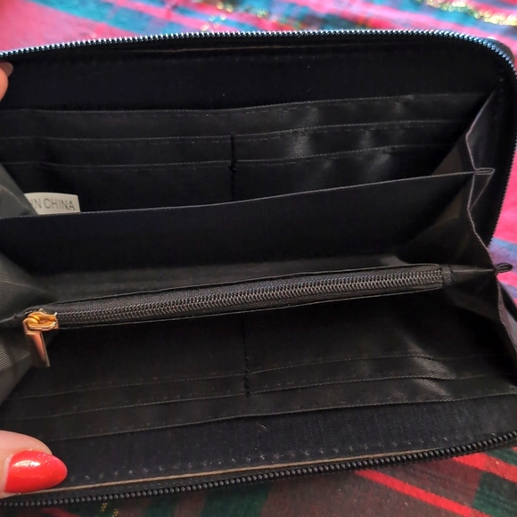 Vegan leather zip around wallet - Picture 10 of 11